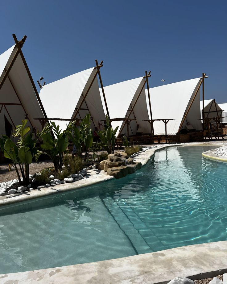 Glamping vs Camping: What’s the Difference?